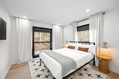 Gorgeous Modern Chateau Surrounded by Nature Perfect for Families in Pine Hill, New York - Pine Hill, New York - glamping.directory