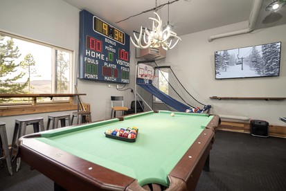 Exceptional Luxury Cabin with Hot Tub, Games Room, and Fire Pit with Rocky Mountain Views in Grand Lake, Colorado - Grand Lake, Colorado - glamping.directory