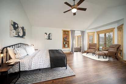 Exceptional Luxury Cabin with Hot Tub, Games Room, and Fire Pit with Rocky Mountain Views in Grand Lake, Colorado - Grand Lake, Colorado - glamping.directory