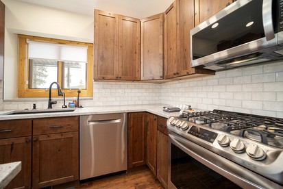 Exceptional Luxury Cabin with Hot Tub, Games Room, and Fire Pit with Rocky Mountain Views in Grand Lake, Colorado - Grand Lake, Colorado - glamping.directory
