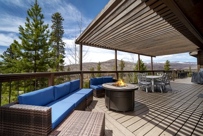 Exceptional Luxury Cabin with Hot Tub, Games Room, and Fire Pit with Rocky Mountain Views in Grand Lake, Colorado - Grand Lake, Colorado - glamping.directory