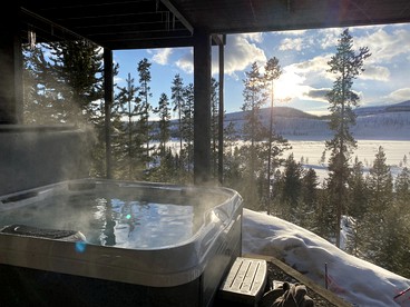 Exceptional Luxury Cabin with Hot Tub, Games Room, and Fire Pit with Rocky Mountain Views in Grand Lake, Colorado - Grand Lake, Colorado - glamping.directory