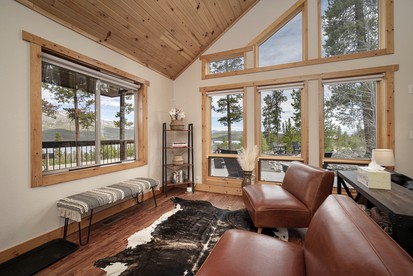 Exceptional Luxury Cabin with Hot Tub, Games Room, and Fire Pit with Rocky Mountain Views in Grand Lake, Colorado - Grand Lake, Colorado - glamping.directory