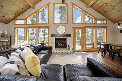 Exceptional Luxury Cabin with Hot Tub, Games Room, and Fire Pit with Rocky Mountain Views in Grand Lake, Colorado - Grand Lake, Colorado - glamping.directory