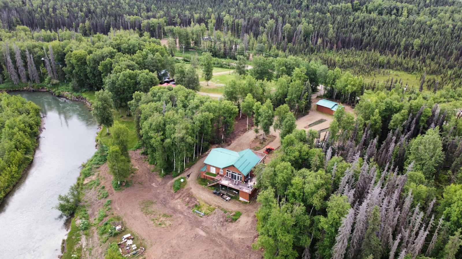 HiJo's Alaska Riverside Retreat - Houston, Alaska - glamping.directory