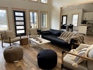 Spacious Log Cabin for Glamping Family Getaways in Broken Bow, Oklahoma - Broken Bow, Oklahoma - glamping.directory
