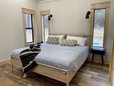 Spacious Log Cabin for Glamping Family Getaways in Broken Bow, Oklahoma - Broken Bow, Oklahoma - glamping.directory