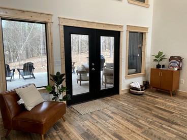 Spacious Log Cabin for Glamping Family Getaways in Broken Bow, Oklahoma - Broken Bow, Oklahoma - glamping.directory