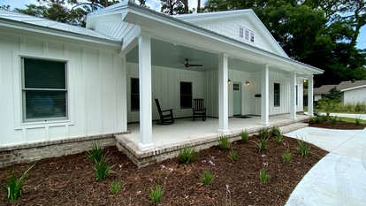 Beautiful Modern Cottage with Ping Pong Table in Jekyll Island, Georgia - Jekyll Island, Georgia - glamping.directory