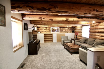 Spectacular Rustic Wooden Cabin in Blanding, Utah - Blanding, Utah - glamping.directory