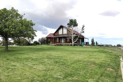 Spectacular Rustic Wooden Cabin in Blanding, Utah - Blanding, Utah - glamping.directory