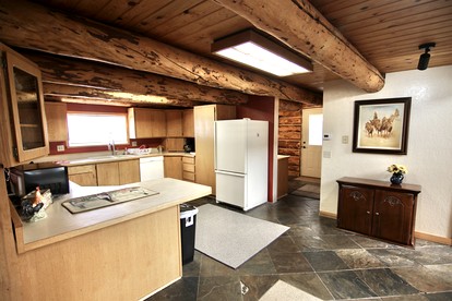 Spectacular Rustic Wooden Cabin in Blanding, Utah - Blanding, Utah - glamping.directory