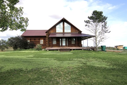 Spectacular Rustic Wooden Cabin in Blanding, Utah - glamping.directory