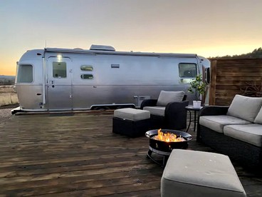Spectacular Airstream with Fire Pit and Hot-tub in Orderville, Utah - Orderville, Utah - glamping.directory
