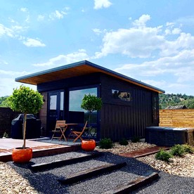 Spectacular Airstream with Fire Pit and Hot-tub in Orderville, Utah - Orderville, Utah - glamping.directory