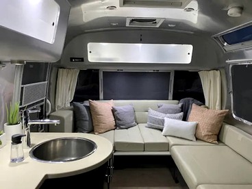 Spectacular Airstream with Fire Pit and Hot-tub in Orderville, Utah - Orderville, Utah - glamping.directory