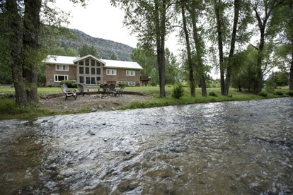 Spacious Camping Cabin on the Animas River near Trimble Hot Springs in Colorado - glamping.directory