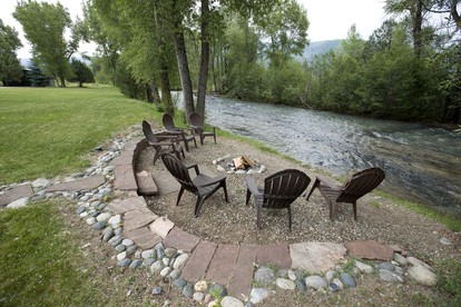 Spacious Camping Cabin on the Animas River near Trimble Hot Springs in Colorado - Durango, Colorado - glamping.directory