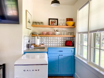Efficiency-Style Cabin with Spa Lovely for a Couples Escape in Hunt, Texas - Hunt, Texas - glamping.directory
