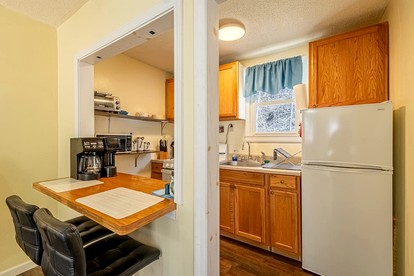 Quaint Cozy Cottage Perfect for a Peaceful Getaway in West Virginia - Pipestem, West Virginia - glamping.directory