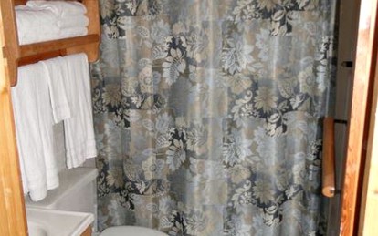 Rustic Cottage Rental Ideal for a Family Getaway near Wild Rose in Central Wisconsin - Wild Rose, Wisconsin - glamping.directory