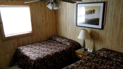 Rustic Cottage Rental Ideal for a Family Getaway near Wild Rose in Central Wisconsin - Wild Rose, Wisconsin - glamping.directory