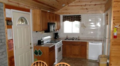 Rustic Cottage Rental Ideal for a Family Getaway near Wild Rose in Central Wisconsin - Wild Rose, Wisconsin - glamping.directory