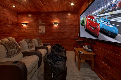 Secluded Rental Cabin with a Hot Tub near Gatlinburg, Tennessee - Gatlinburg, Tennessee - glamping.directory