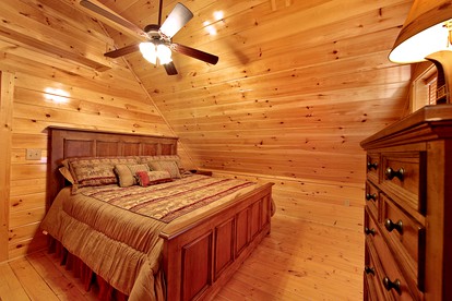 Secluded Rental Cabin with a Hot Tub near Gatlinburg, Tennessee - Gatlinburg, Tennessee - glamping.directory