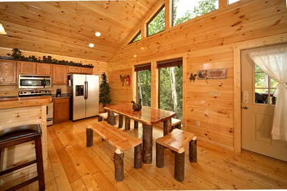 Secluded Rental Cabin with a Hot Tub near Gatlinburg, Tennessee - Gatlinburg, Tennessee - glamping.directory