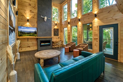 Secluded Rental Cabin with a Hot Tub near Gatlinburg, Tennessee - Gatlinburg, Tennessee - glamping.directory