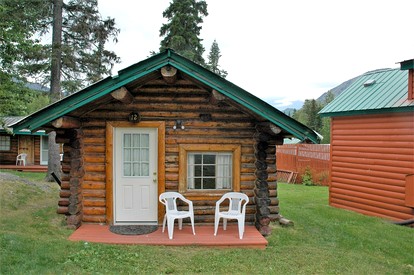 Traditional Log Cabin with Large Windows on the Kenai Peninsula, Alaska - glamping.directory