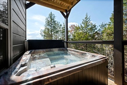 Charming Family Cabin • Hot Tub & Game Room • Near Dollywood in Sevierville, TN - Sevierville, Tennessee - glamping.directory