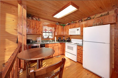 Excellent Gatlinburg Cabin for a Dog-Friendly Getaway in Tennessee - Gatlinburg, Tennessee - glamping.directory