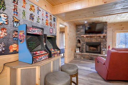 Romantic Getaways in Logan, Ohio, in this Fully-Equipped Log Cabin with Hot Tub - Logan, Ohio - glamping.directory