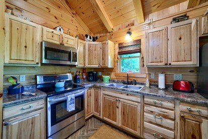 Romantic Getaways in Logan, Ohio, in this Fully-Equipped Log Cabin with Hot Tub - Logan, Ohio - glamping.directory