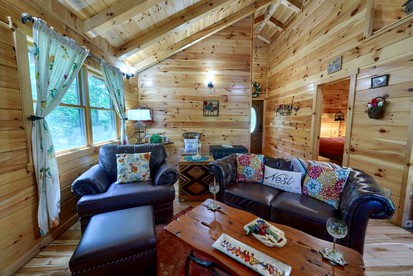 Romantic Getaways in Logan, Ohio, in this Fully-Equipped Log Cabin with Hot Tub - Logan, Ohio - glamping.directory