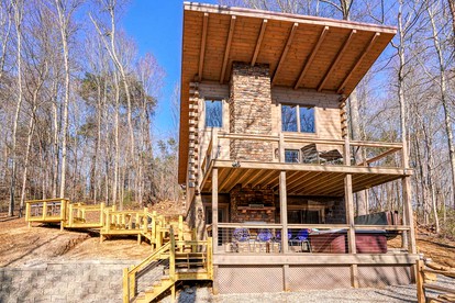 Romantic Getaways in Logan, Ohio, in this Fully-Equipped Log Cabin with Hot Tub - Logan, Ohio - glamping.directory