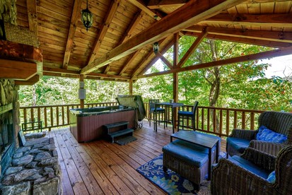 Romantic Getaways in Logan, Ohio, in this Fully-Equipped Log Cabin with Hot Tub - Logan, Ohio - glamping.directory