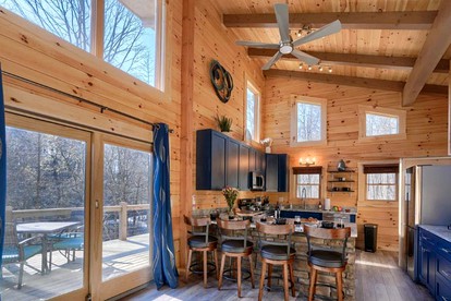 Romantic Getaways in Logan, Ohio, in this Fully-Equipped Log Cabin with Hot Tub - Logan, Ohio - glamping.directory