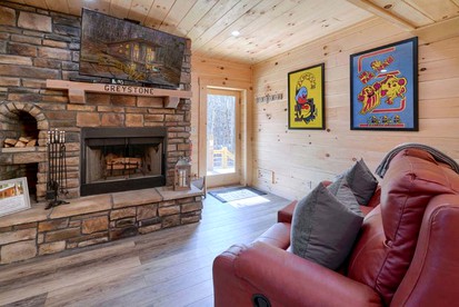 Romantic Getaways in Logan, Ohio, in this Fully-Equipped Log Cabin with Hot Tub - Logan, Ohio - glamping.directory
