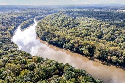 Gorgeous Cabin with Magnificent Views of the Potomac River in Shepherdstown, West Virginia - Shepherdstown, West Virginia - glamping.directory