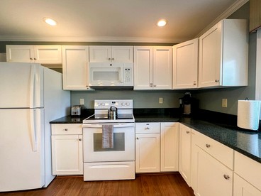 Impressive Cottage Nestled Amidst Trees with Gorgeous Vistas in North Conway, New Hampshire - North Conway, New Hampshire - glamping.directory
