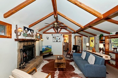 Forest Cottage with Outdoor Jacuzzi and Picnic Space in California - Big Bear Lake, California - glamping.directory