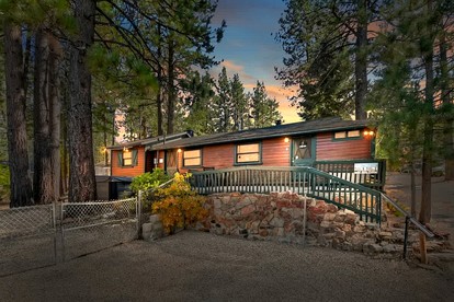 Forest Cottage with Outdoor Jacuzzi and Picnic Space in California - glamping.directory
