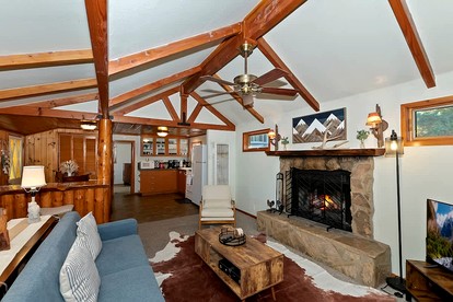 Forest Cottage with Outdoor Jacuzzi and Picnic Space in California - Big Bear Lake, California - glamping.directory