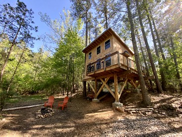 Majestic Nordic Tiny House with Private Deck, Grill and Fire Pit in Arkansas - Boles, Arkansas - glamping.directory