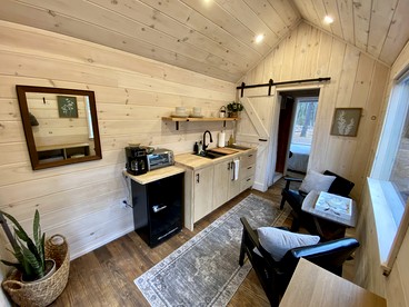 Majestic Nordic Tiny House with Private Deck, Grill and Fire Pit in Arkansas - Boles, Arkansas - glamping.directory
