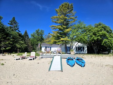 Fantastic Lakefront Beach House with Stunning Views in St. Ignace, Michigan - glamping.directory