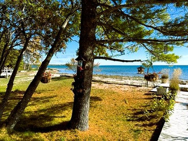 Fantastic Lakefront Beach House with Stunning Views in St. Ignace, Michigan - St. Ignace, Michigan - glamping.directory